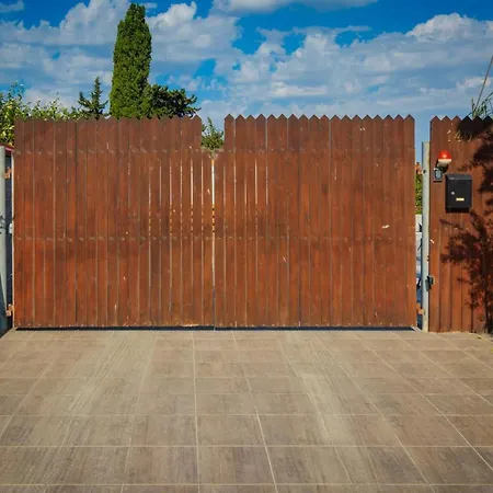 Berryrose * Perivolia